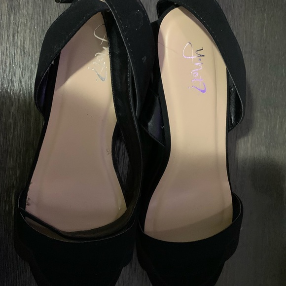 Beautiful,Black Y•not? Heels - Picture 5 of 5